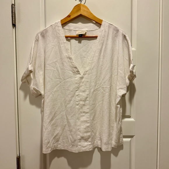 Universal Thread White V-Neck Top - Picture 1 of 6